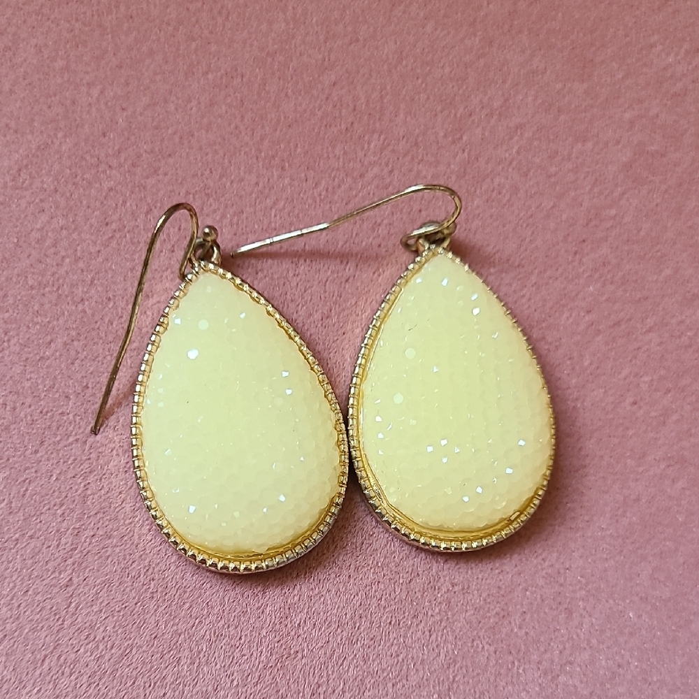 Elegant Gold And Cream Drop Earrings Set - Picture 2 of 12